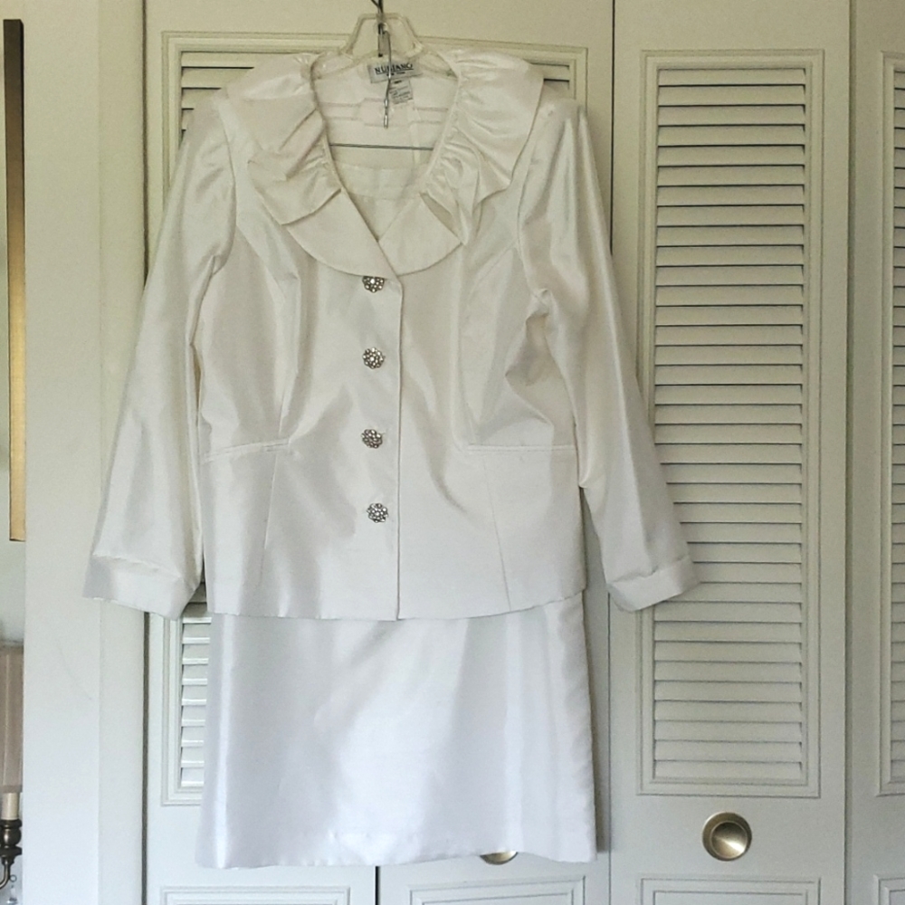 Like new! Nubiano women's suit